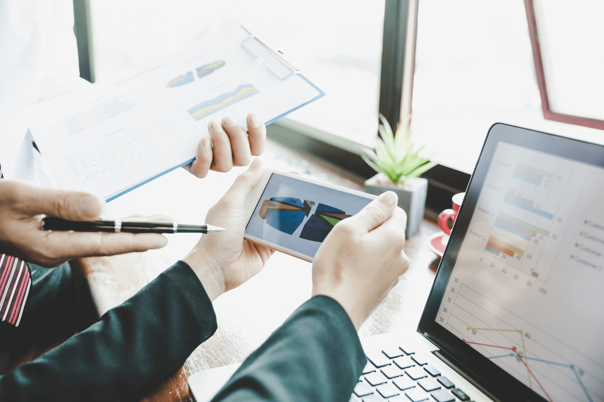 de whitepaper 'Stop met rapporteren, verstrek inzichten & analyseer' de whitepaper 'Stop met rapporteren, verstrek inzichten & analyseer'